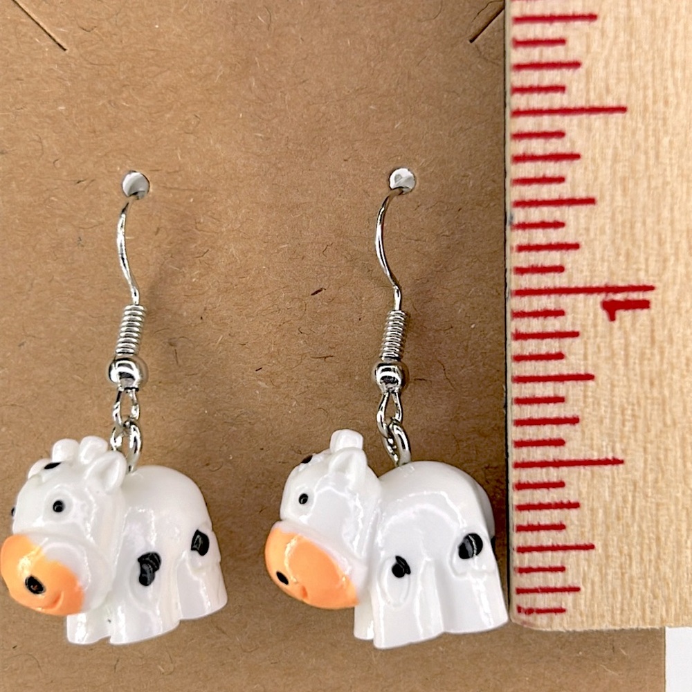 Acrylic Cow Style Earrings - Picture 2 of 4
